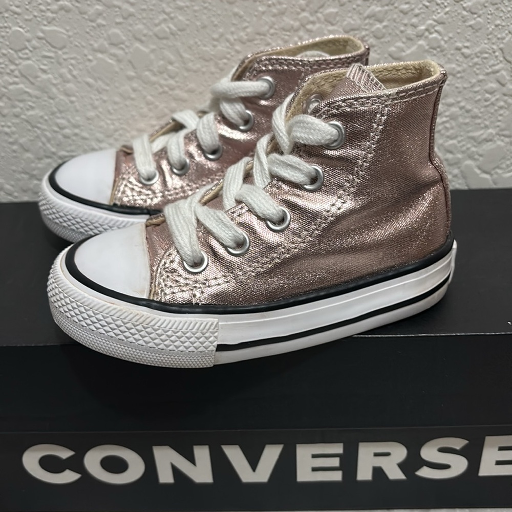 Chuck Taylor Converse metallic pink sneakers